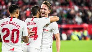 Sevilla fc punished by borussia dortmund punished in an erroneous first half. La Liga Real Sociedad Sevilla Close In On Table Toppers Barcelona Soccer News India Tv