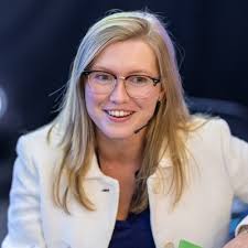 My last day at IAG Loyalty before maternity leave is here and it feels very  surreal! A complete mix of emotions as I prepare to log off until 2025. 🙌  Grateful to