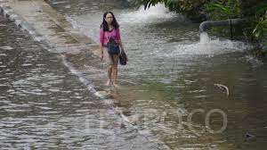 Jumlah itu adalah data dampak banjir jakarta yang dikumpulkan bnpb per pukul 09.00 wib, hari ini. Banjir Jakarta Hari Ini Dari Jalan Sampai Kantor Wali Kota Metro Tempo Co
