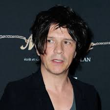 Groupe indochine en concert au zénith. Photo Nicola Sirkis Indochine Torse Nu A 58 Ans Comment Fait Il Pour Rester Jeune Gala