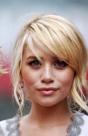 Choppy Side Swoop Bangs Layered Hair With Bangs Hair Styles Hair Beauty