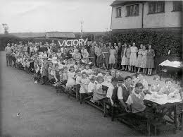 Acest film nu are sinopsis. Surrey Celebrates Victory In Europe Ve Day 1945