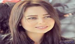 هبة مجدي مع محمود حميدة في صورة لكواليس Long Hair Styles Hair Styles Beauty