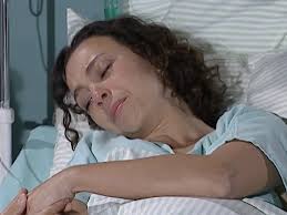 História de Amor: Grávida, Joyce cai da escada e passa por uma cesariana  para salvar o bebê: "está com muita cólica"