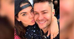 De acuerdo al periodista de espectáculos gabriel cuevas, quien platicó en el programa fórmula espectacular, del rosal era la pareja sentimental de la actriz, y no martínez, a quien se mencionaba como su novio tras la agresión al fotógrafo ernesto. Actriz Mexicana Y Su Novio Venezolano Atacaron A Fotografo En Cancun La Iguana Tv