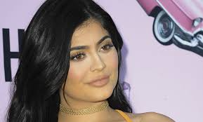 Kylie jenner hints in sultry instagram post that she relies heavily on fake hair as she credits wig guru césar ramirêz for her everyday locks. Kylie Jenner Posts On Instagram For The First Time Since Kim S Paris Attack Stylecaster