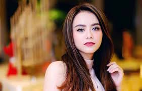 Dylan sahara lahir pada tanggal 23 desember 1993. Sosok Dylan Sahara Putri Istri Vokalis Ifan Seventeen Wartakepri Co Id