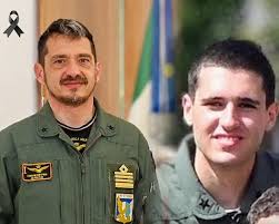 Simone e Lorenzo, due vite diverse, unite dalla stessa passione per il volo  e dallo stesso impegno nel servire il Paese sotto le insegne  dell'#AeronauticaMilitare, la cui tragica scomparsa avvenuta oggi a