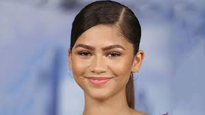 How to get a sleek ponytail. Zendaya S Sleek Ponytail Tight Style For Spider Man Homecoming Hollywood Life