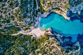 Alle wichtige orte und sehenswürdigkeiten werden ausführlich beschrieben.dazu gibt es viele tolle und wichtige tipps zu guten und preiswerten restaurants, unterkünfte usw. Entdeckt Die Schonsten Strande Auf Mallorca Urlaubsguru