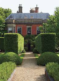 Designer Anouska Hempel S Historic Manor In The English Countryside Traditional Garden Beautiful Gardens Garden Design