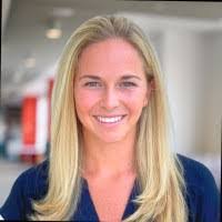 Lois Bragg's Instagram, Twitter & Facebook