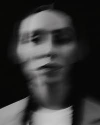 Lea T fala sobre humanidade, pluralidade e sua relação com o estilista  Riccardo Tisci