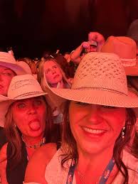 Knix Smoke Show…Old Dominion about to hit the stage