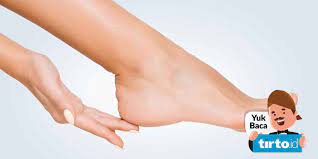 Permen pelega tenggorokan merupakan cara menghilangkan dahak di tenggorokan secara alami. 7 Cara Dan Tips Hilangkan Sel Kulit Mati Pada Kaki Tirto Id