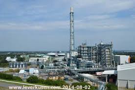 Über der stadt leverkusen liegt eine schwarze rauchwolke. Leverkusen Currenta Entsorgungszentrum