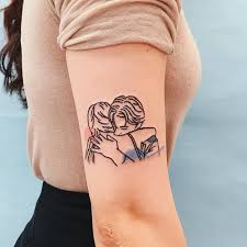 Cizgisel Dovmeleriyle Aski Anlatan Sanatcidan 20 Dovme Modeli Sanatli Bi Blog Body Art Tattoos Tattoos Hand Tattoos
