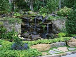 Bachlauf Selber Bauen Anleitung Und Praktische Tipps In 2020 Bachlauf Selber Bauen Bachlauf Moderner Garten