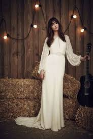Definiti quasi esagerati ed eccessivi nei volumi dai fashion stylist di oggi, gli abiti da sposa anni degli '80 sono decisamente unici e originali. 149 Fantastiche Immagini Su Wedding Dresses Abiti Da Sposa Sposa E Abiti