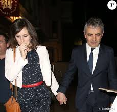 Rowan atkinson blasts social media and blames it for widening divisions in society as he hints that he could return in his role in blackadder. Rowan Atkinson Largue Pour Mr Bean L Ex De Sa Jeune Cherie S Exprime Purepeople