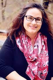 Mitzi Hooper's Instagram, Twitter & Facebook