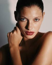 I can't with @devon.krayer and her perfect face. 📸 @mikerookephoto 💄💇‍♀️  me at @judycaseyinc Using @lemieux skincare @surratt brow, concealer, and  lip That's it.