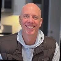 Robert Kraiza's Instagram, Twitter & Facebook