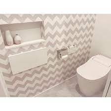 真似したくなるトイレインテリア 収納術やおしゃれに見えるインテリアをご紹介します folk トイレ インテリア インテリア 収納 トイレ おしゃれ