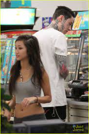 Brenda Song Trace Cyrus Late Night 7 Eleven Run Photo 568070 Brenda Song Trace Cyrus Pictures Just Jared Jr
