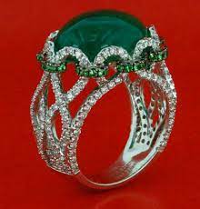Emerald Was Cleopatra S Favorite Gemstone Is Emerald Your Color Whatsyourcolor Eme Unique Diamond Rings Ladies Diamond Rings Round Diamond Engagement Rings