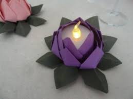 Pliage serviettes papier facile gratuit et aussi pliageun origami facile fleur a offrir ou pour vous amuser toutpliage de serviette en papier fleur de lotus. Fleurs De Lotus En Origami Vichyscope