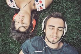 Lagu inggris dengan pesan moral. 8 Lagu Barat Yang Bisa Membangkitkanmu Dari Keterpurukan Dan Putus Asa