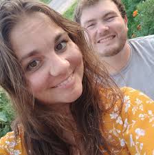 Who can recommend a photographer for family pictures with dogs?