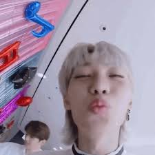 Pengakuan itu diungkap chenle saat dia menjadi dj di acara . Pianistchenle Stray Kids Skz Felix Lee Yongbok Kiss Gif Pianistchenle Stray Kids Skz Felix Lee Yongbok Kiss Discover Share Gifs
