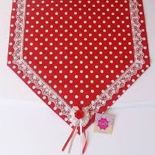 Aprende A Confeccionar Caminos De Mesa Con Patrones Muy Facil Curso Gratis Paso A Paso Patchwork Table Runner Cushion Cover Designs Decoupage Box