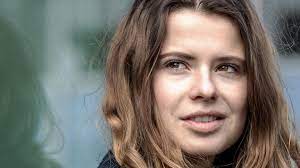 Bergmolche, libellen, vögel und viele insekten werden von einer wasserstelle in den tobias neubauer. Luisa Neubauer Gebt Den Jungen Eine Wahl Stimme Stern De