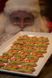 We still have time slots available! Santa is coming to Jenni's Goodies! $25  per family and each child gets a chocolate chip cookie! Click the link to  sign up! https://www.jennisgoodies.com/pictureswithsanta Jenni's Goodies