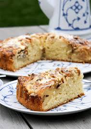 In der form auskühlen lassen und abgekühlt in stücke schneiden. Apfel Rahm Kuchen Rezeptebuch Com