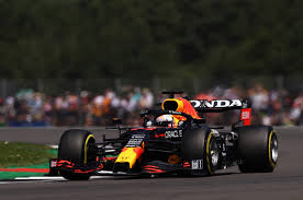 As the grid formed, verstappen's front brakes were smoking and before the lights went out some large flames could be seen emerging from the left front. Bu7herya0o Ocm