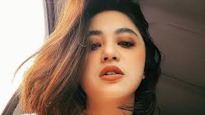 Dihujat Penyanyi Sirkus, Dewi Perssik Auto Ngamuk Sampai Sindir Putri  Ariani di America Got Talent!