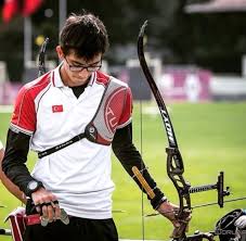 2010'da başladığı profesyonel okçuluk kariyerinde, 2013 senesinden beri uluslararası. Milli Okcu Mete Gazoz A Yeni Sponsor Son Dakika Spor
