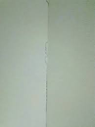 Repair drywall seams with help from a foreman and contractor in this free vide how to fix sheetrock seams. Repairing Drywall Cracks Step 1 Determine The Cause