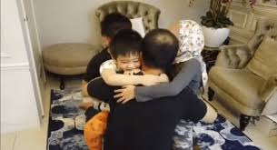 Salute. sehingga kini, hantaran itu mendapat 192,000 sukaan, 7,100 komen dan dikongsi sebanyak 38,000. Bini Pujuk Ustaz Ebit Lew Jangan Sedih Allah Kan Ada Diari