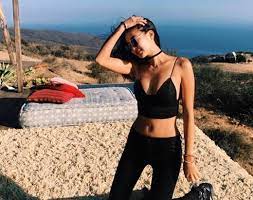 'if you love me (이프 유 러브 미)', '마녀가 된 이유', '널 잡았어' 등의 중독성 넘치고 신선한 노래로 무대 위에서 대중들을 사로잡았던 김윤지. Nsìœ¤ì§€ ê¹€ìœ¤ì§€ ë¸Œë¼íƒ' ìž…ê³  ì™¸ì¶œ ë³¼ë¥¨ ëª¸ë§¤ ê¹œì§ ë„¤ì´íŠ¸ ì—°ì˜ˆ