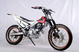 Honda verza 2018 atau yang sudah punya nama baru yaitu cb150 verza sudah diperkenalkan kepada khalayak kemarin ini di jiexpo kemayoran jakarta. Knalpot M4 Dan Rekomendasi Part Modifikasi Di Motor Trail Kamu Bukareview