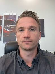 Linda Packham's Instagram, Twitter & Facebook