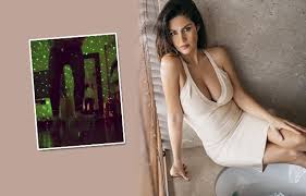 Şarkıcı tuğba ekinci, kendisine birçok tektaş hediye alan ve ayrılırsak sevgilimin aldığı pırlantaları geri vermem ifadelerini kullandığı sevgilisi berk fenercioğlu ile ilişkilerini noktaladığını belirtti. Tugba Ekinci Dansiyla Olay Oldu