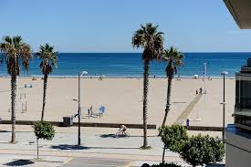 Eating at a beach restaurant in valencia is a great solution to get away from the stress of the city and to enjoy a relaxing meal. Valencia Beach Apartments Valencia Aktualisierte Preise Fur 2021