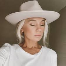 Addy Jackson's Instagram, Twitter & Facebook