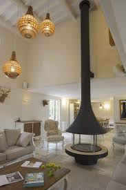 Majestueuse Cheminee Jc Bordelet Suspendue Et Centrale Avec Pied En Vente Chez Atry Home Votre Speciali Cheminees D Interieur Cheminee Design Idee Deco Maison